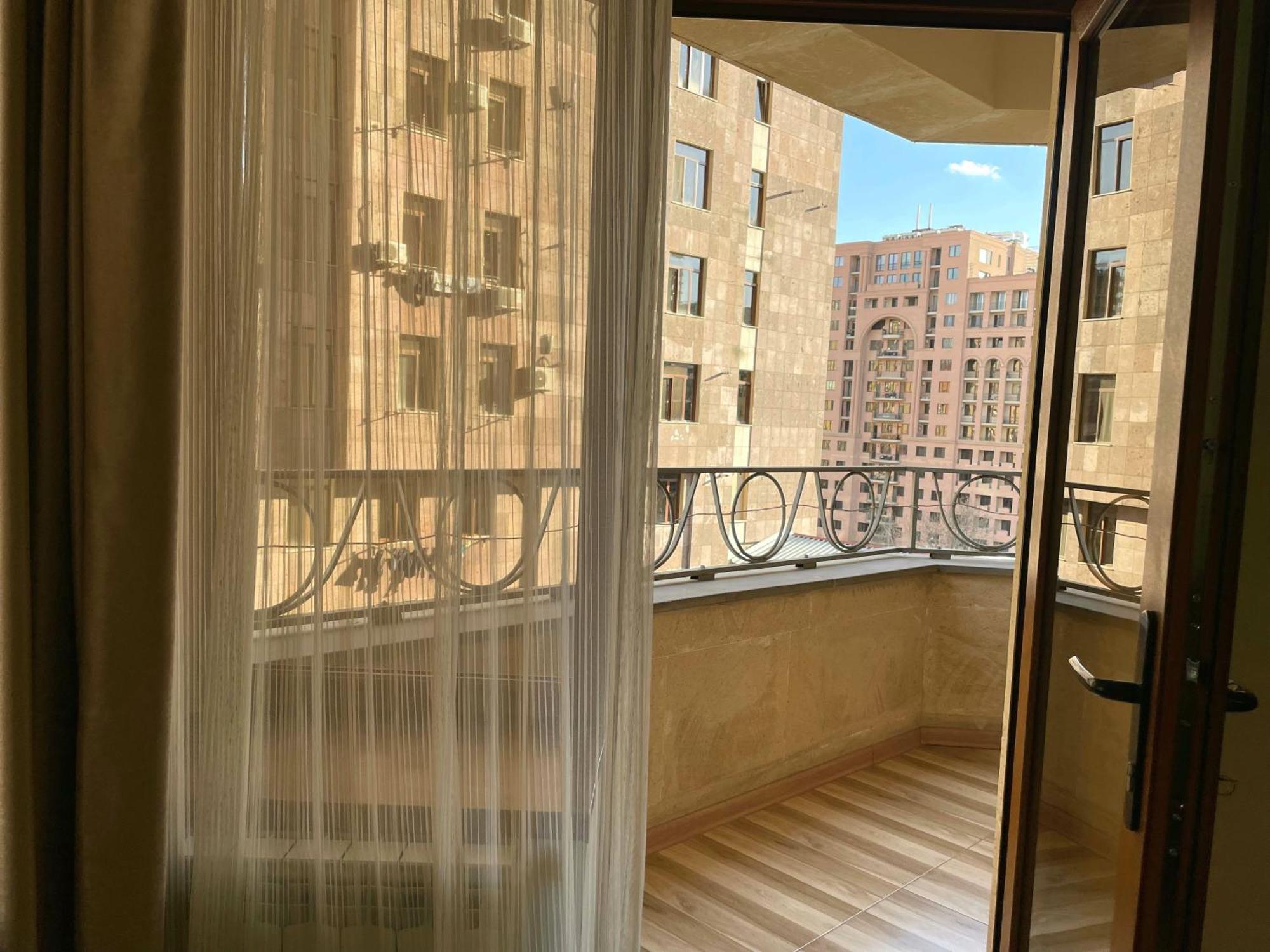 Arami Apartment Yerevan Bagian luar foto